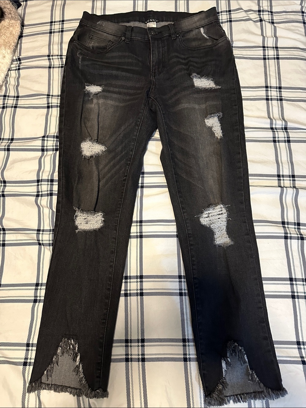 VENUS Black Distressed Ankle Crop Jeans